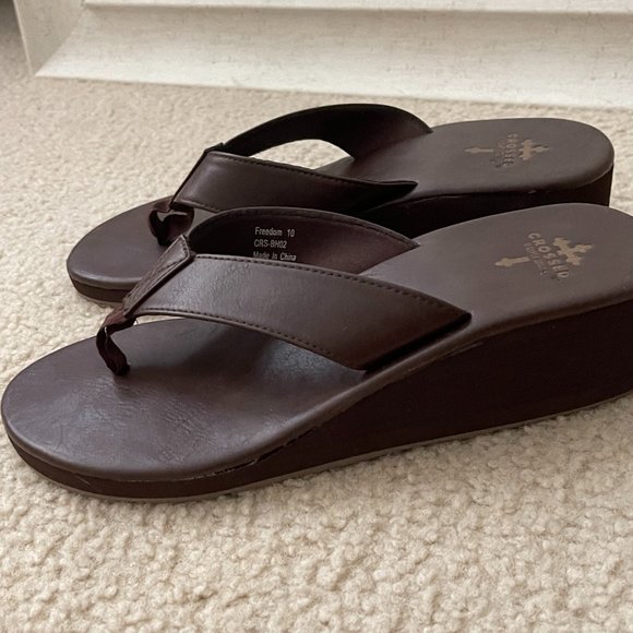 "Gypsy Soule Crossed" Y2K brown platform flip-flops - Picture 1 of 3